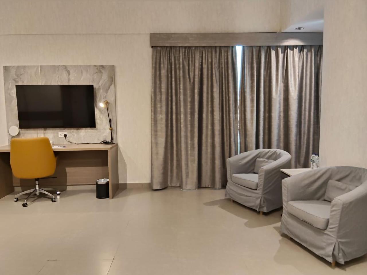 Vogo Grand Hotel Formerly Best Western Plus Hotel Dubai Academic City Bagian luar foto